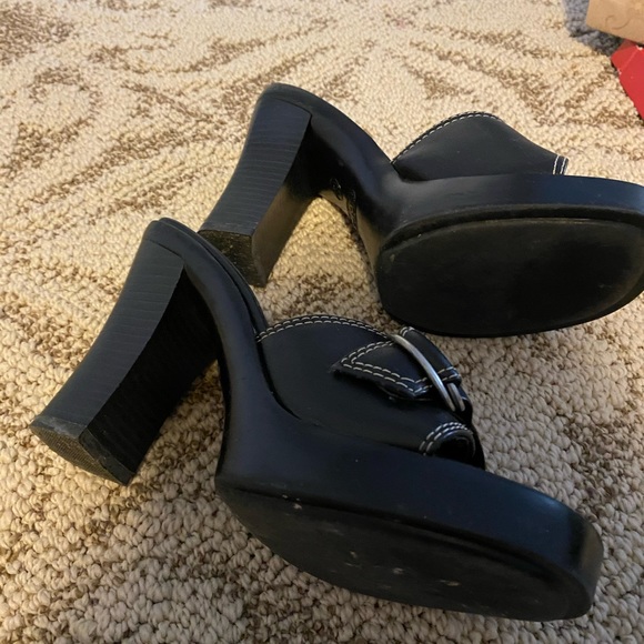 Heels - Picture 3 of 3